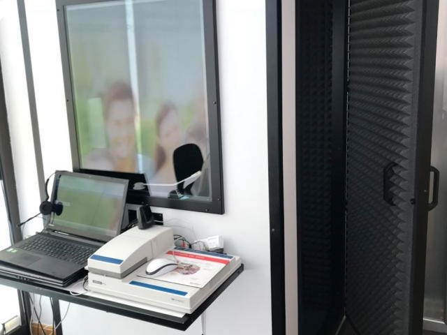 Cabina para audífonos insonorizada en Boadilla