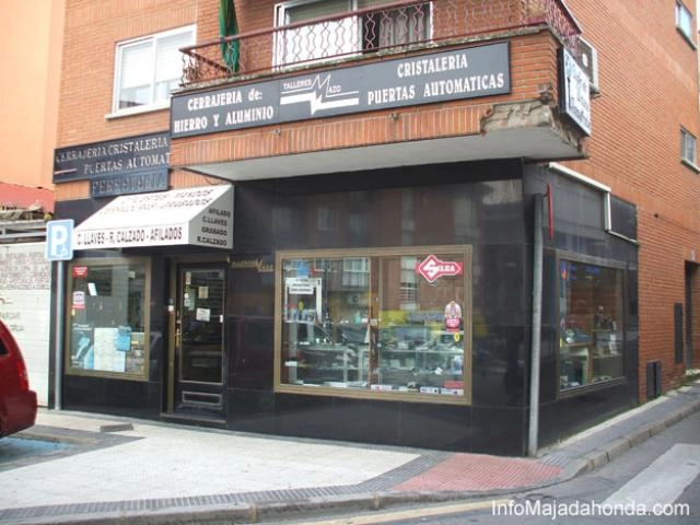 Reparación Calzado. Ferretería