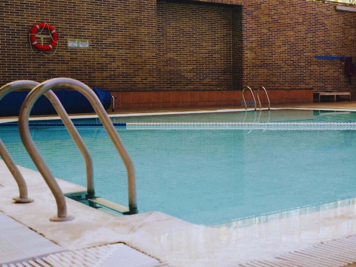 Piscina cubierta en Club Las Encinas 