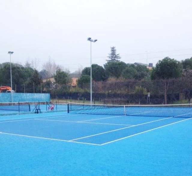 Practica de tenis, pádel, fútbol...