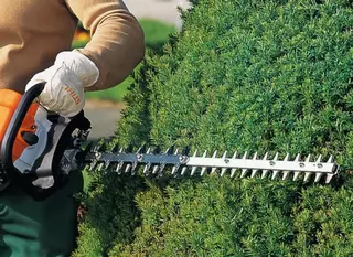 CORTASETOS PROFESIONAL STIHL HS82R 60CM