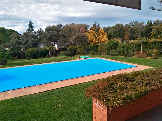 Cobertores de piscina para verano o invierno