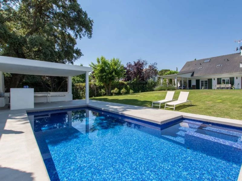 Casas con piscina en zona noroeste