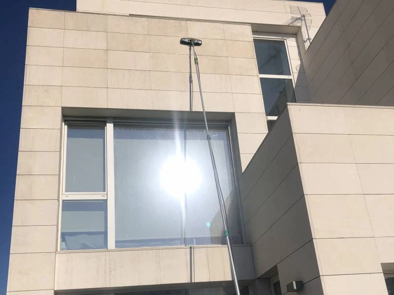Limpiezas de oficinas, naves, cristales en altura....