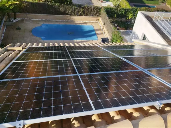 ¿AÚN SIN PLACAS SOLARES? REDUCE LA FACTURA DE LUZ 