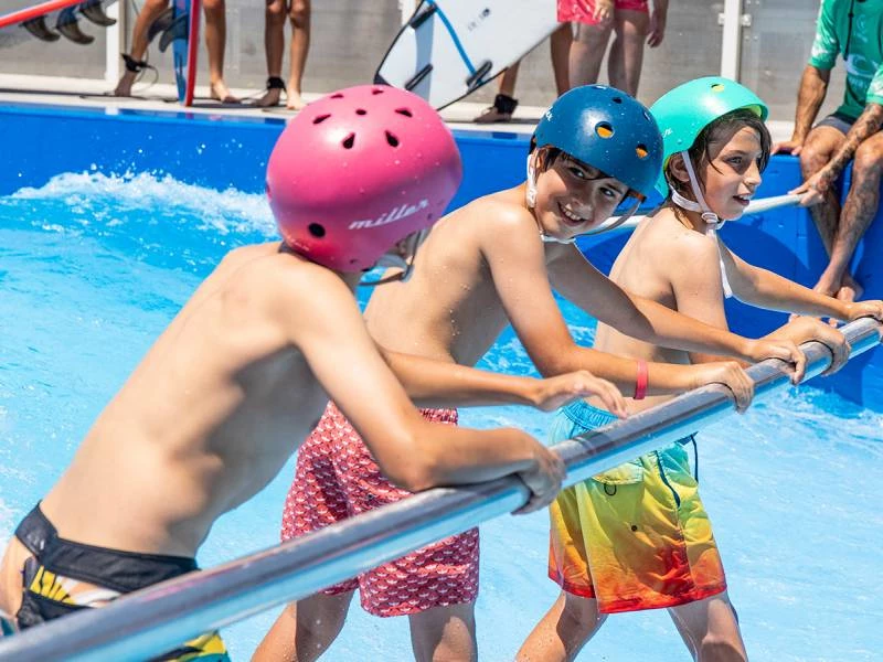 Surf para niños en Honna Surf Hub