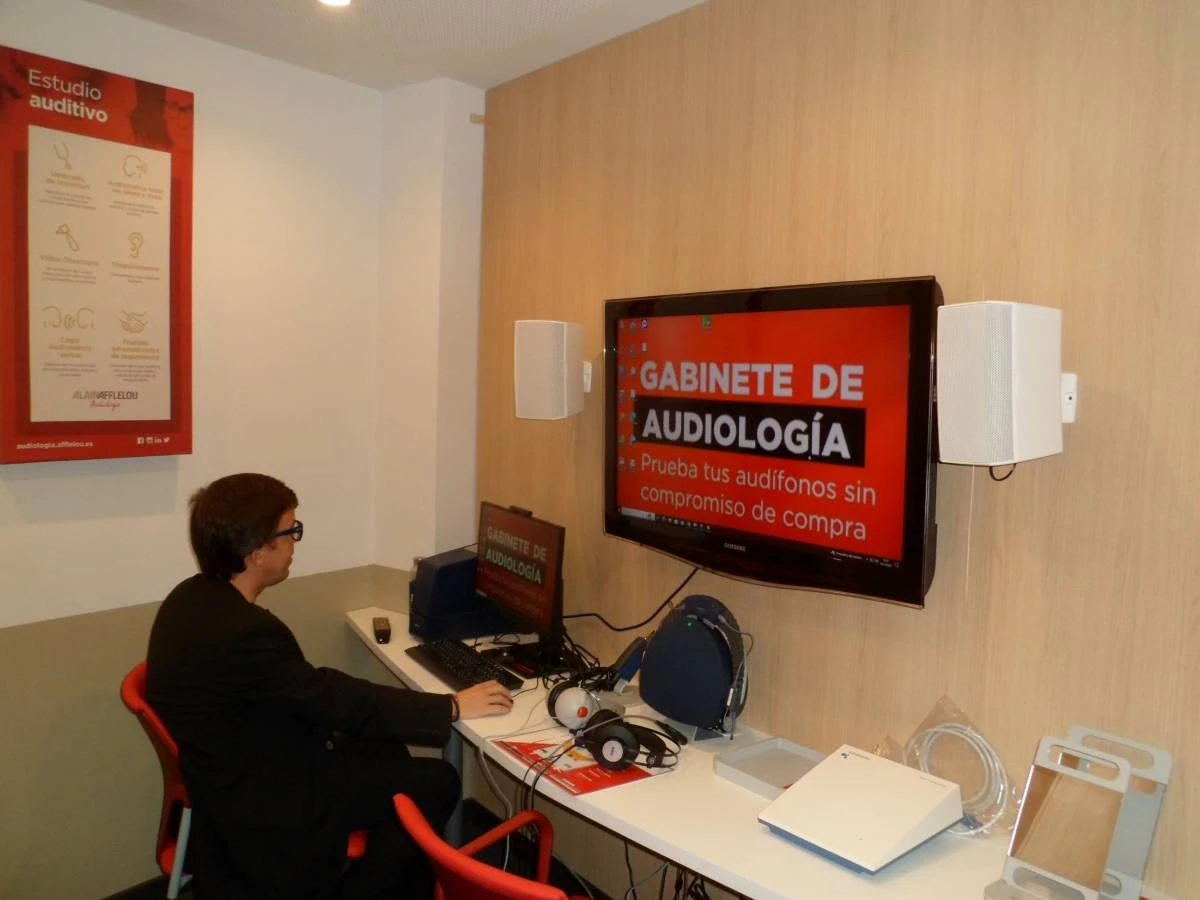 Gabinete de Audiologia, audifonos