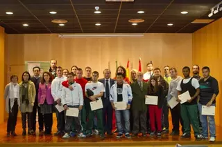 Los alumnos de la Escuela Taller Jardines Naturales reciben sus diplomas