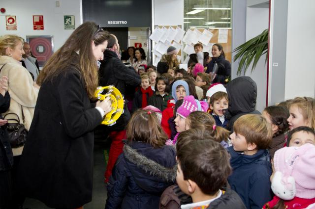 Los alumnos del Virgen de Europa felicitan las fiestas en el Ayuntamiento de Boadilla