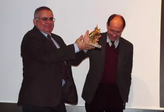 Juan Carlos León Brázquez, vecino de Boadilla, recibe el VI Premio Ángel Serradilla por su trayectoria profesional