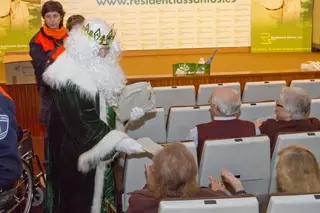 Los Reyes Magos visitan a los niños del Hospital Montepríncipe y las Residencias de Mayores