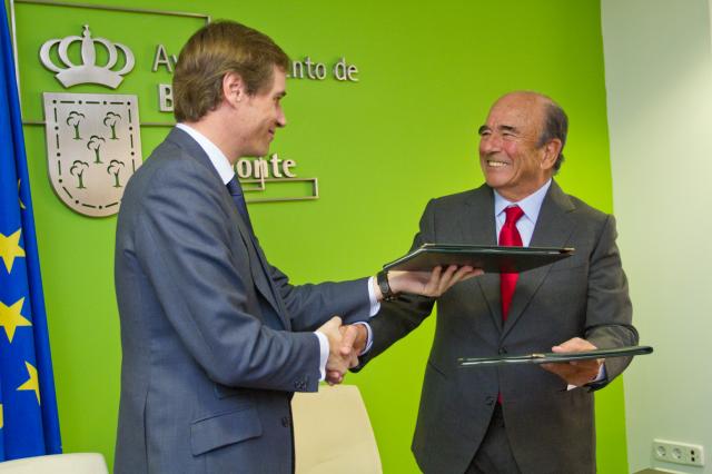 Banco Santander firma un convenio de colaboración con el Ayuntamiento de Boadilla por valor de 440.000 euros