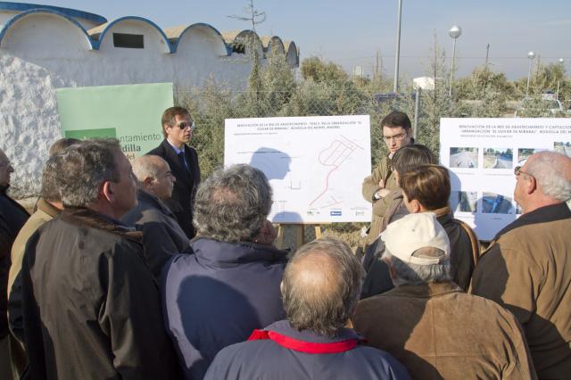 El alcalde visita las obras del Olivar de Mirabal que se encuentran en su segunda fase de ejecución