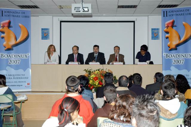 El alcalde inaugura las II Jornadas de Software Libre en el instituto Ventura Rodríguez
