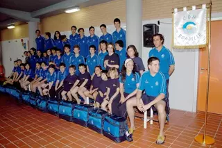 El Ayuntamiento hace entrega de un estandarte al Club Natación Elemental Boadilla