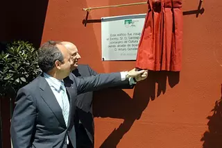El alcalde y el consejero de Cultura y Deportes inauguran un gran edificio dedicado al ocio y la cultura para niños y jóvenes.