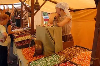 Gran éxito del Mercado de las Culturas de Boadilla del Monte
