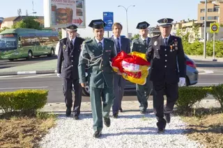 El Alcalde de Boadilla preside el primer homenaje a la bandera, que se hará de forma periódica en el municipio