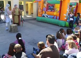 Títeres, hinchables, cine y mucho más en las actividades infantiles en los parques de Boadilla del Monte