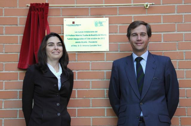 La oposición critica: "El Alcalde de Boadilla pretende manipular a los menores al ponerse a sí mismo una placa en el IES Profesor Máximo Trueba"