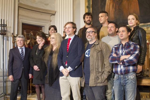 El alcalde de Boadilla despide al  equipo de rodaje de la película “Las brujas de Zugarramurdi”