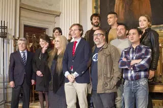 El alcalde de Boadilla despide al  equipo de rodaje de la película “Las brujas de Zugarramurdi”