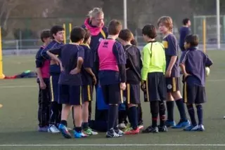 El Alcalde visita el entrenamiento de "Guti" al equipo de alevines del club de fútbol Nuevo Boadilla