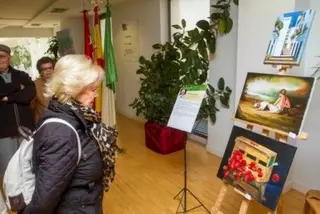 Nueve artistas locales muestran sus trabajos en la exposición Arte de nuestros mayores