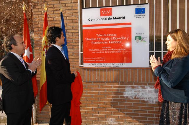 El alcalde y el consejero de Empleo y Mujer inauguran dos escuelas taller para desempleados