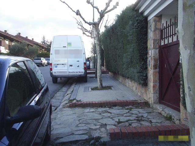 El Grupo Municipal socialista pide medidas urgentes para la seguridad de los peatones en la calle Isla de la Toja