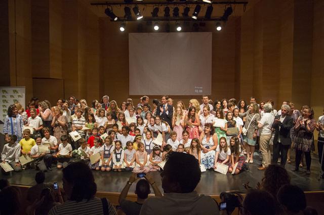Boadilla premia a sus mejores alumnos de Primaria y a los que mayor implicación social tienen