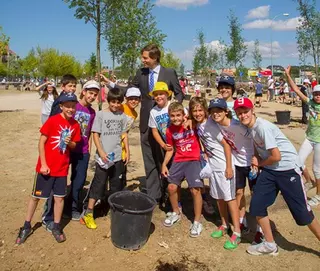 600 escolares de quinto de Primaria de Boadilla participan en el Día del Árbol