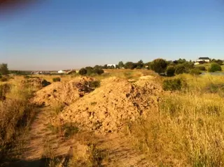 El PSOE denuncia un vertedero ilegal junto a unas obras abandonadas en  la Urbanización Valdepastores