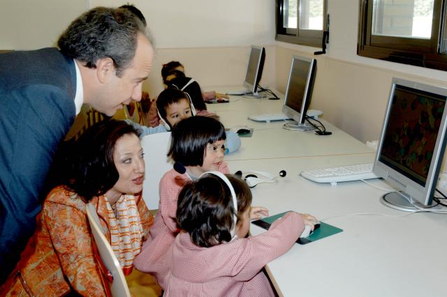 El alcalde y la viceconsejera de Educación inauguran el colegio Ágora