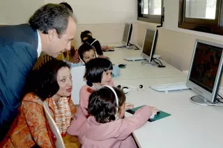 El alcalde y la viceconsejera de Educación inauguran el colegio Ágora