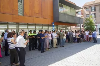 Boadilla guarda un minuto de silencio por las víctimas del accidente ferroviario de Santiago