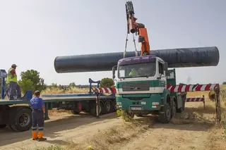 Retirada de tubos y cierre de arquetas para evitar riesgos a los vecinos de Boadilla