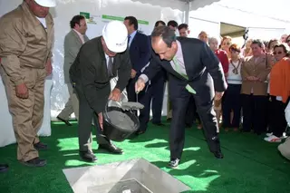 El alcalde coloca la primera piedra del nuevo centro de formación de Boadilla