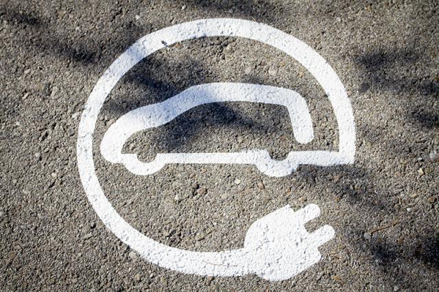 Boadilla dispone de tres nuevos  vehículos eléctricos para supervisar las labores de mantenimiento del  municipio