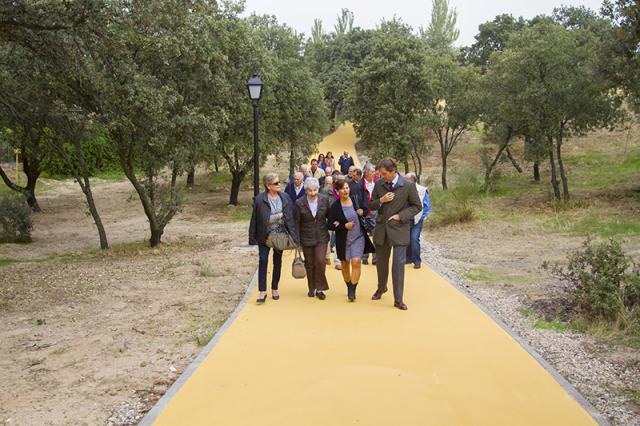 Inaugurado el camino peatonal que permite unir Valdepastores con el casco urbano