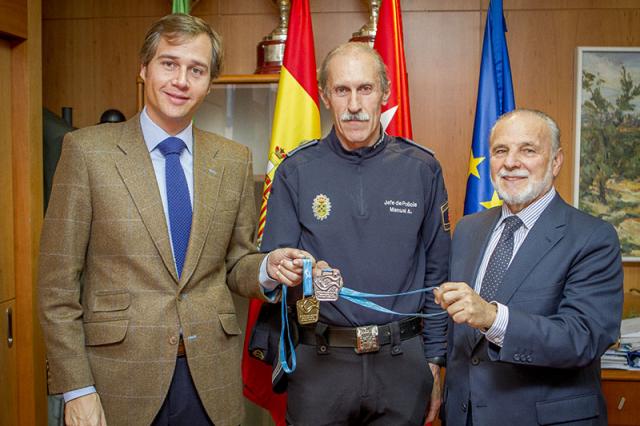 El jefe de la Policía Local de Boadilla gana dos medallas, de oro y de plata,  en los Mundiales de Atletismo Máster de Brasil