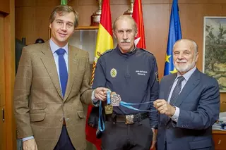 El jefe de la Policía Local de Boadilla gana dos medallas, de oro y de plata,  en los Mundiales de Atletismo Máster de Brasil