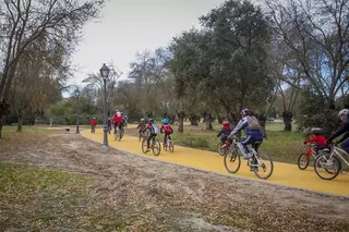El Alcalde inaugura las obras de remodelación del paseo peatonal del Polideportivo
