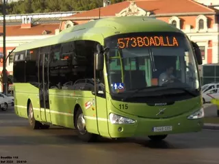 El PP de Boadilla vota en contra de la propuesta socialista de autobuses rápidos a Madrid y la implanta al mes siguiente