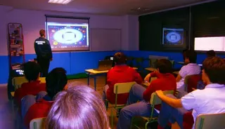 La Guarda Civil instruye a los alumnos del Colegio Hélade de Boadilla sobre el mal uso de las redes sociales