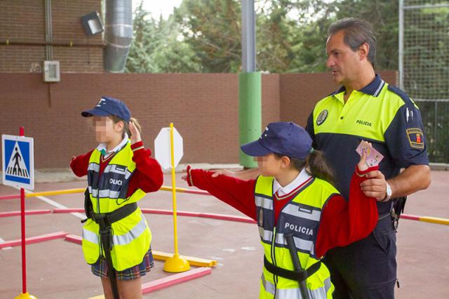 Los agentes tutores de Boadilla del Monte imparten charlas de educación vial en los centros escolares