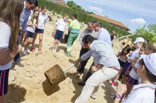 Más de 600 escolares de Boadilla del Monte reforestan una zona degradada en la urbanización Valdecabañas