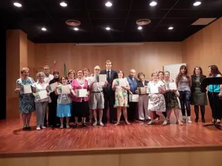 Más de seiscientos alumnos de la Escuela de Adultos de Boadilla reciben sus diplomas de fin de curso