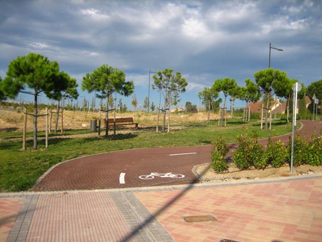 Izquierda Unida denuncia públicamente los defectos del carril bici en Boadilla