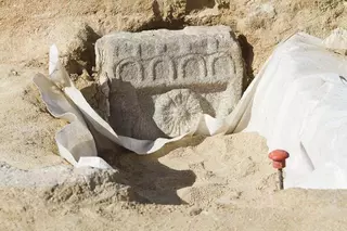 Descubierta una sorprendente tumba visigoda con una estela romana en la excavación del Cerro de San Babilés